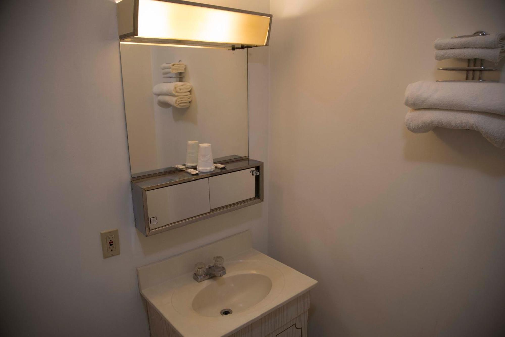 Lake George Residence Llc South Glens Falls ภายนอก รูปภาพ